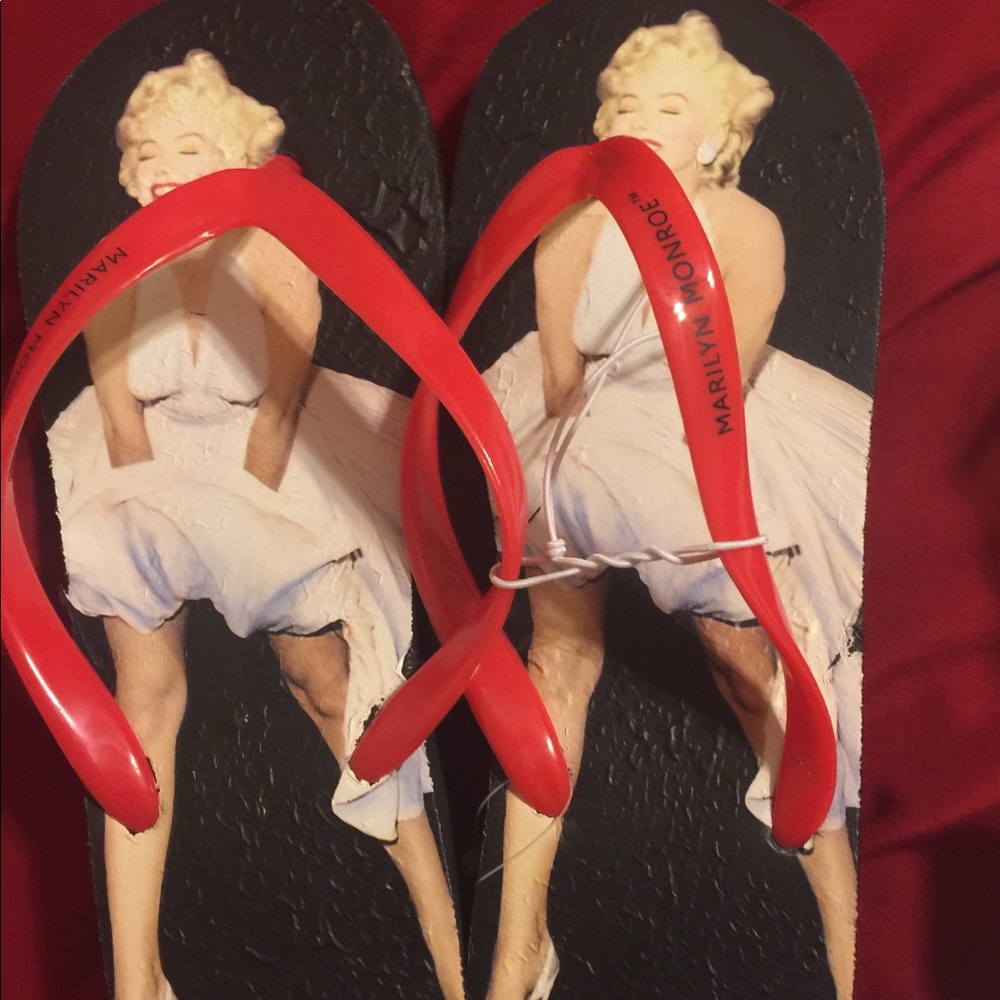 2 PAIR - NWT Marilyn Monroe Flip Flops
